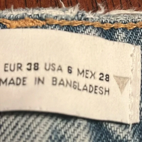 Zara High Waist Jeans size 8 with distressing light wash - Picture 7 of 12